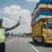 Gambar Personel Korlantas Polri Amankan Kendaraan Over Dimension dan Overloard